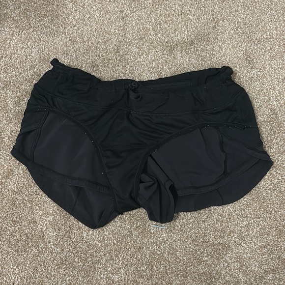 lululemon hotty hot shorts - Picture 3 of 4